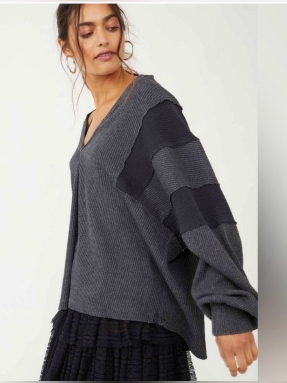 Free People Charcoal Gray Oversized V-Neck Waffle Knit Sweatshirt + A GIFT 🎁 - Picture 2 of 8